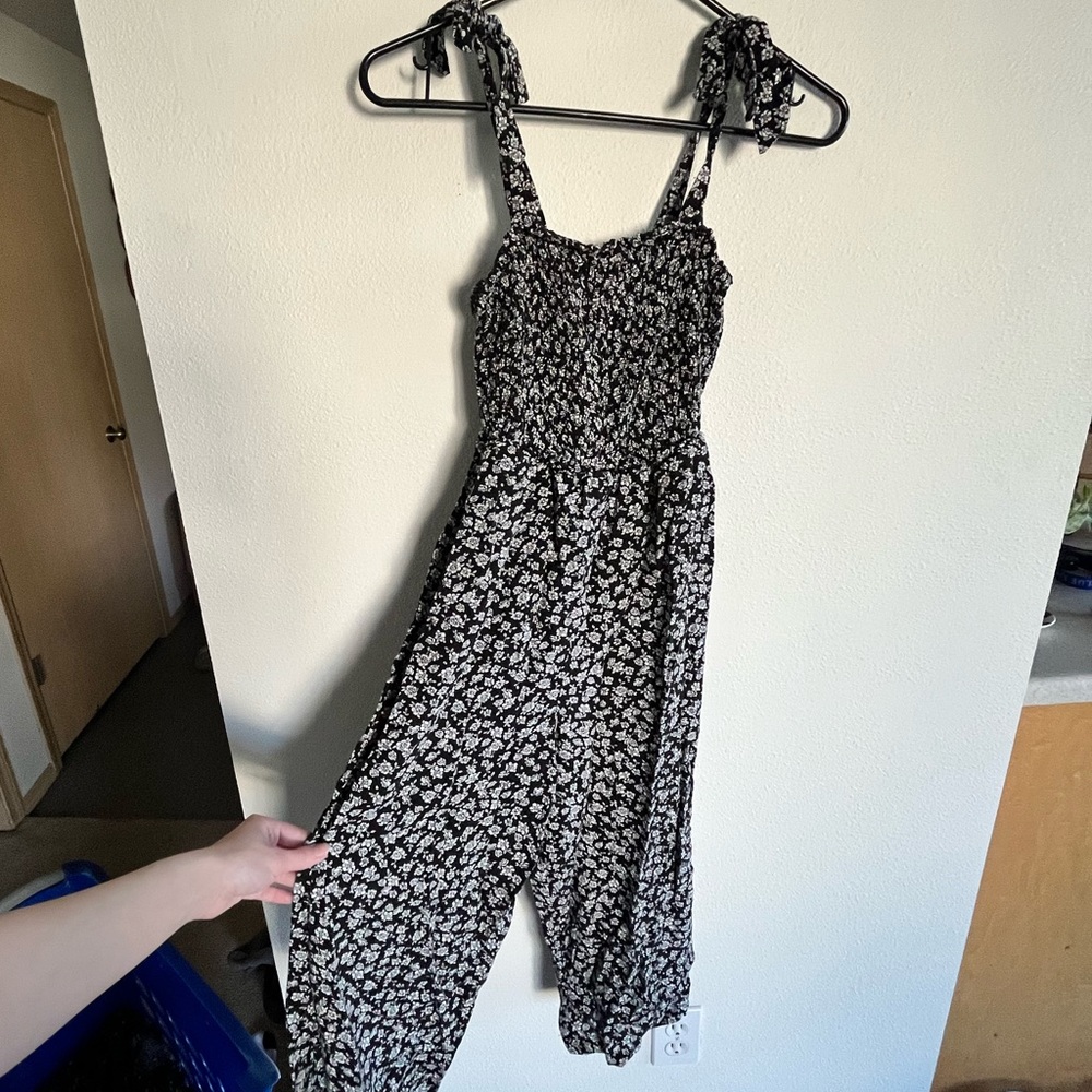 Eyeshadow Floral Black & White Tie Straps Flow Legged Romper Women’s Size XS